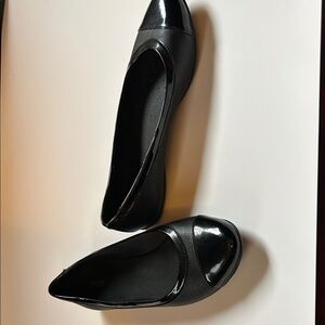 Geox Black Patent and Matte Round-Toe Ballet Flats